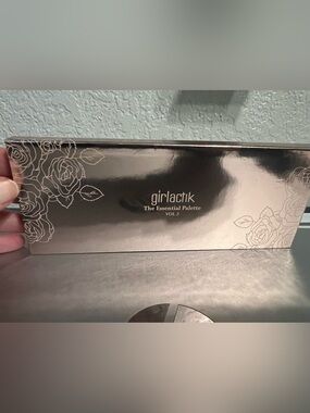 Girlactik The Essential Palette Vol 2 - eyeshadow